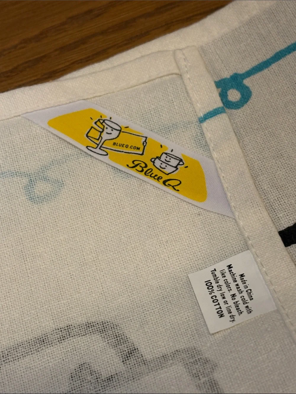 Blue Q | Printed Tea Towel “Hot Buns Are Ready” & “Buns In The Oven” One Size OS